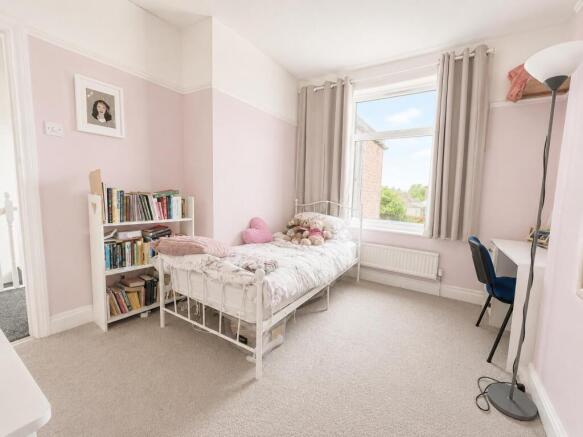 4 bed Semi-Detached for sale Image 11