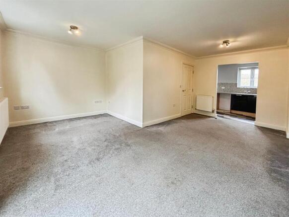 4 bed Town House for sale Image 5