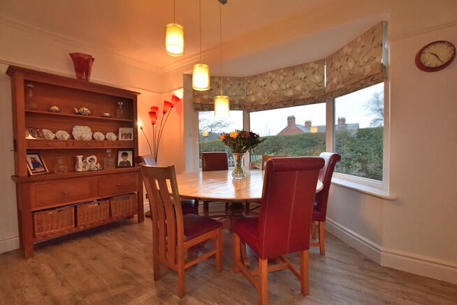 4 bed Semi-Detached for sale Image 12