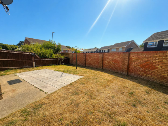 Stanley Road, Peacehaven photo 4