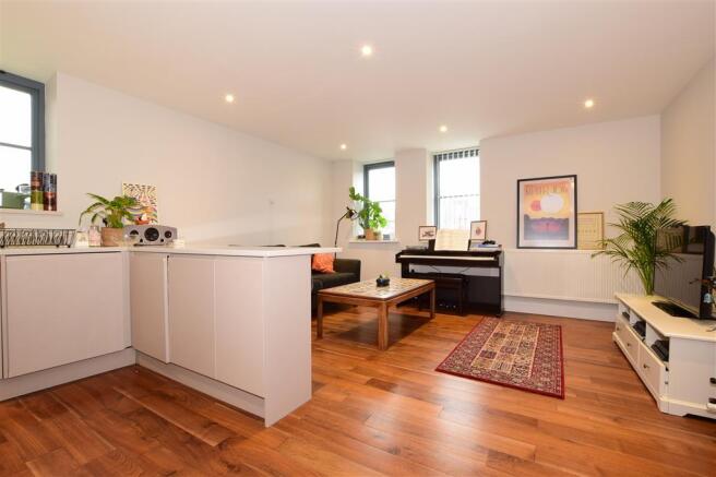 Lounge/Kitchen