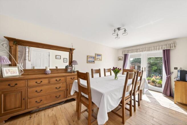 5 bed Detached for sale Image 11