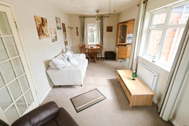 SITTING/DINING ROOM