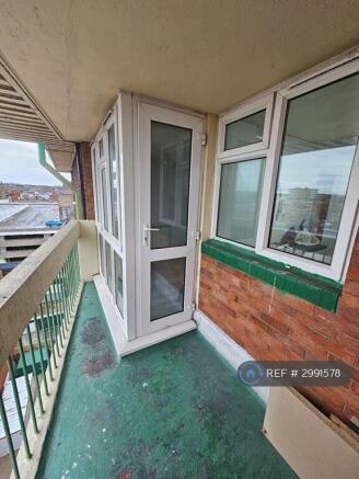 2 bed Flat to rent Image 7