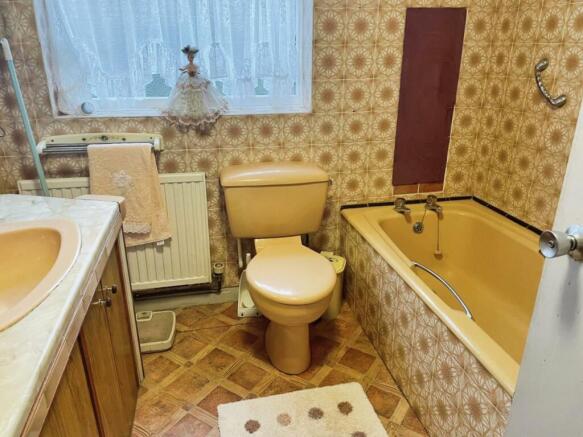ebb123e5-bathroom.jpg