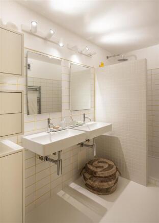 312_WilloughbyHouse_showerroom_07.jpg