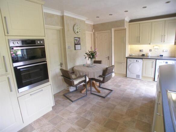 Kitchen/Breakfast Room