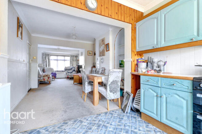 Fourth Avenue, Romford, RM7 0UB photo 3