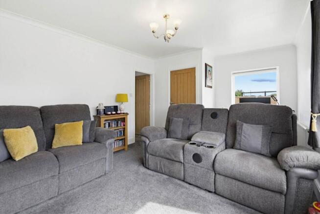 4 bed Semi-Detached for sale Image 10