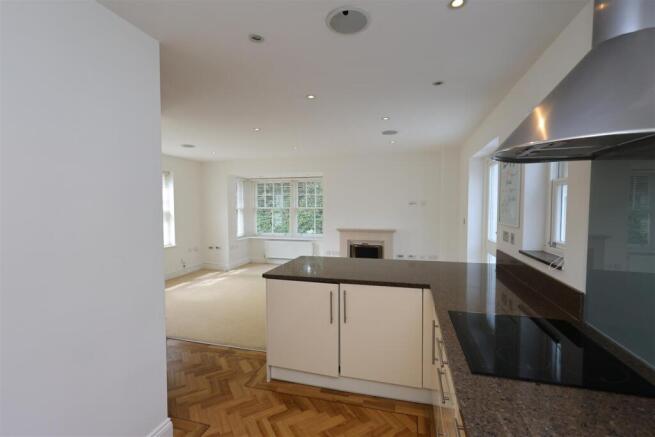 KITCHEN / RECEPTION