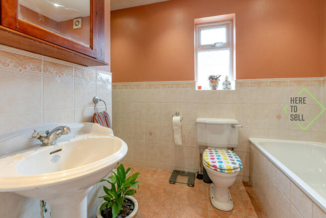 Gallants Farm Road, Barnet, EN4-Bathroom1