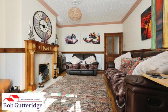 BAY FRONTED LOUNGE