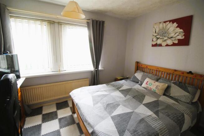 3 bed Semi-Detached for sale Image 6