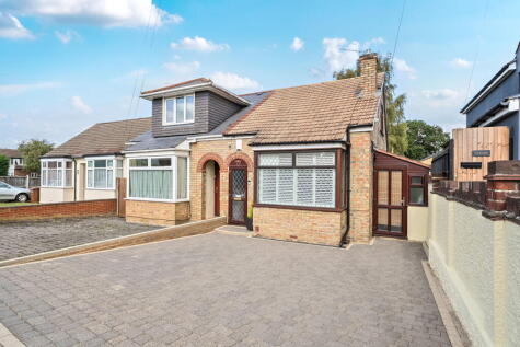 Chain Free Chalet Bunaglow in Highly Convenient Location