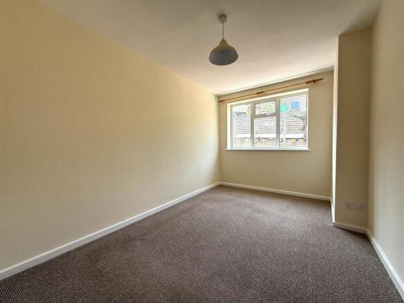 2 bed Flat to rent Image 9