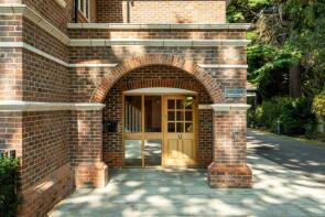 3, Oakfield House, Holmes Mead, Pyrford, Woking GU22 8DU