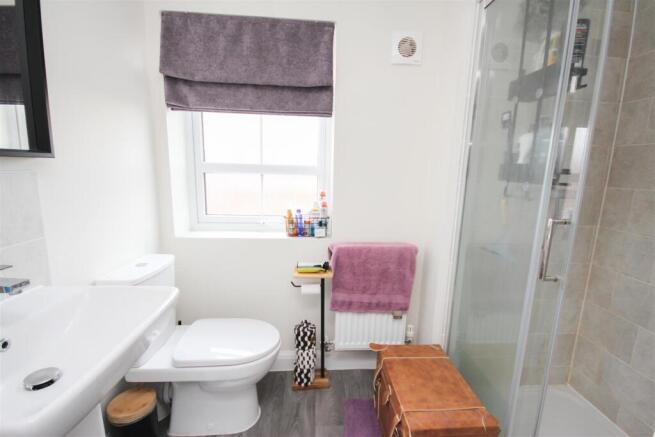 ensuite.JPG