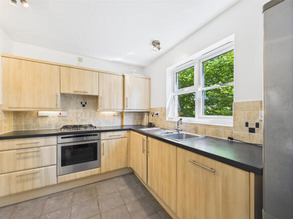 CAM01354G0-PR0510-STILL002