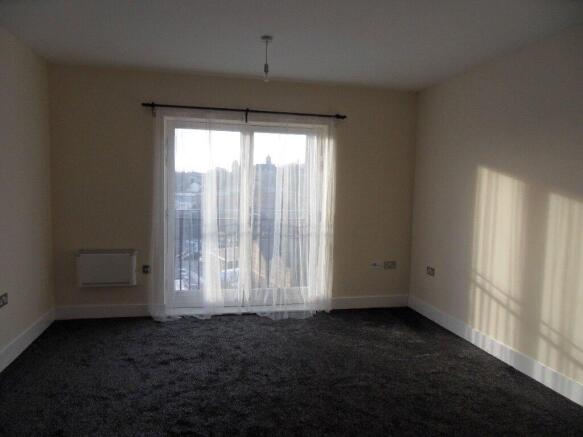 2 bed Apartment to rent Image 4