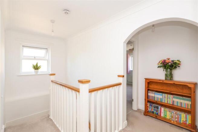 4 bed Detached for sale Image 11
