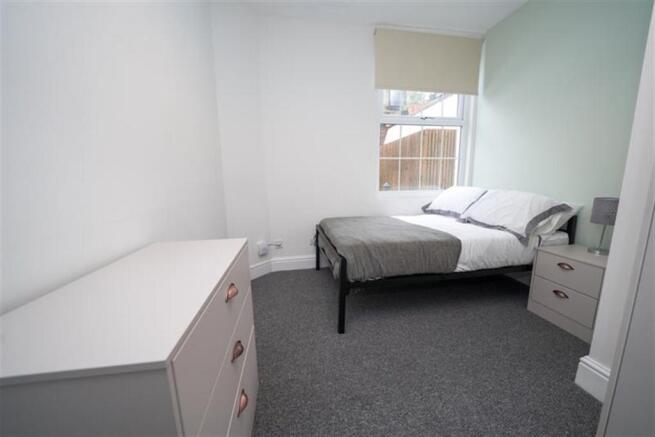 3 bed Apartment to rent Image 4