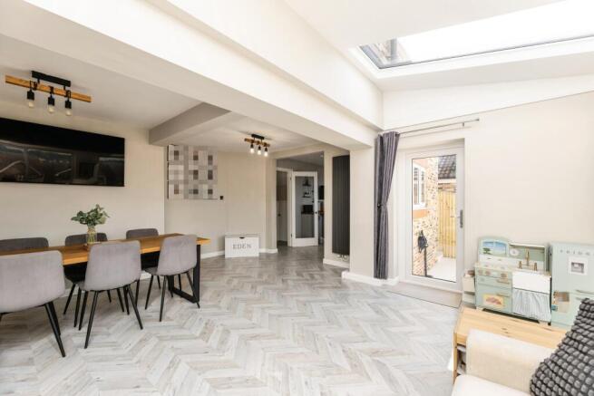 4 bed Detached for sale Image 12