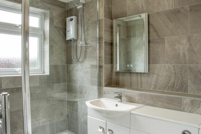 Ensuite to Bed 1