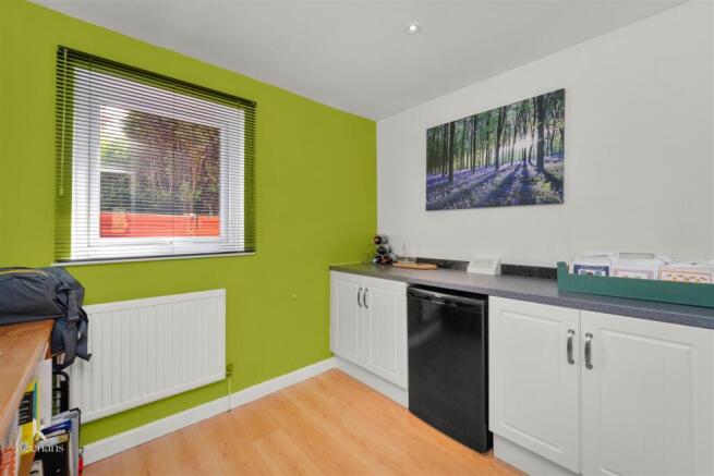 4 bed Detached for sale Image 12