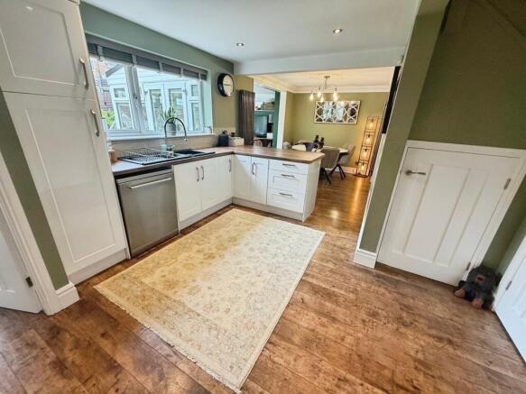 4 bed Detached for sale Image 7
