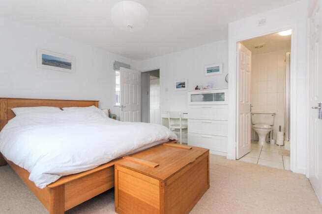 Principal bedroom...