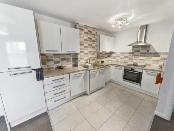 2 bed Flat for sale Image 5