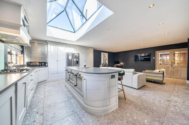 1400817-3-696a83e...