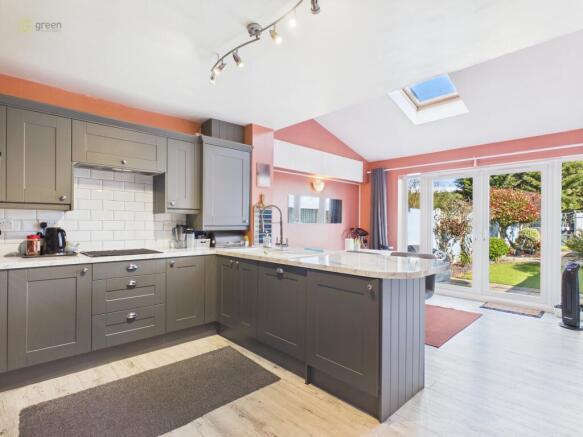 cam04914g0pr0371still003