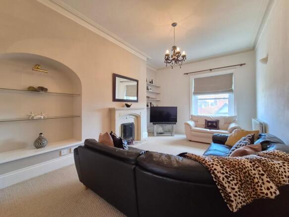 2 bed Flat for sale Image 8
