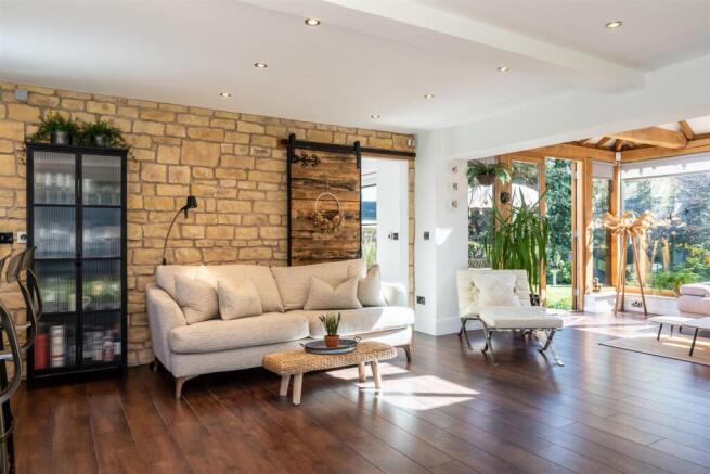 4 bed Detached for sale Image 11