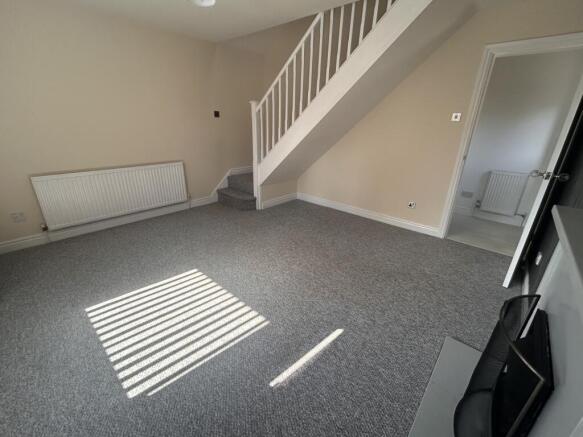 2 bed Semi-Detached to rent Image 4