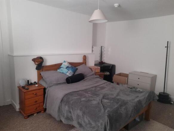 BEDROOM.jpg