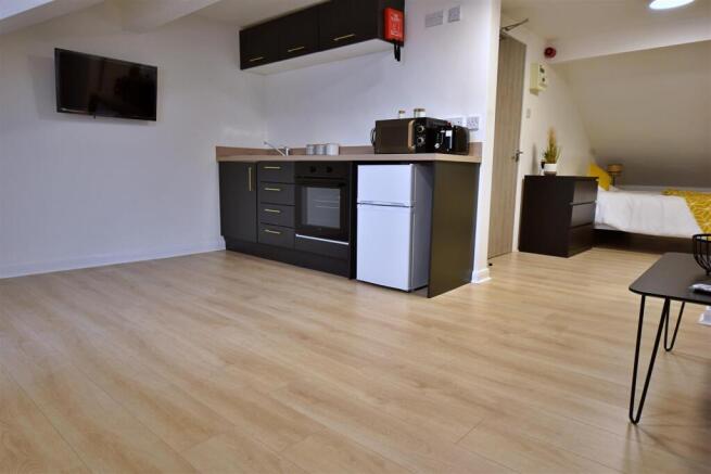 1 bed Apartment to rent Image 5