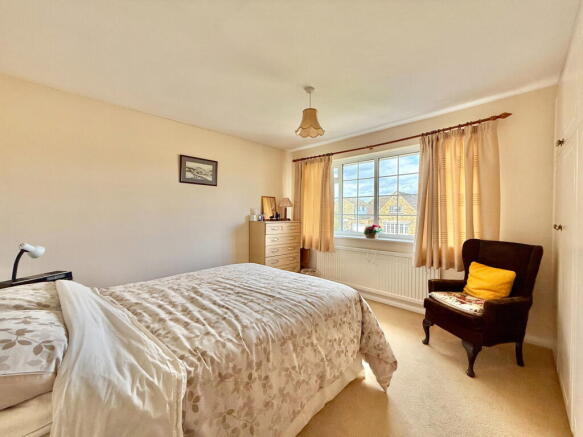 4 bed Detached for sale Image 10