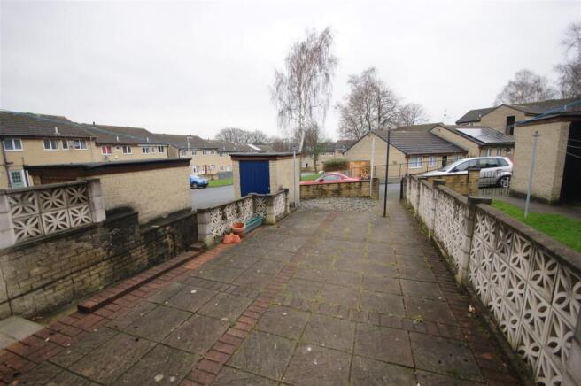 3 bed Terraced to rent Image 9