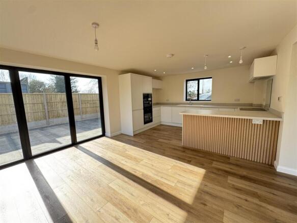 kitchen dining area The Willows.jpeg