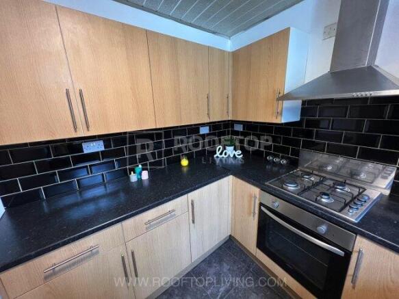 4 bed House Share to rent Image 12