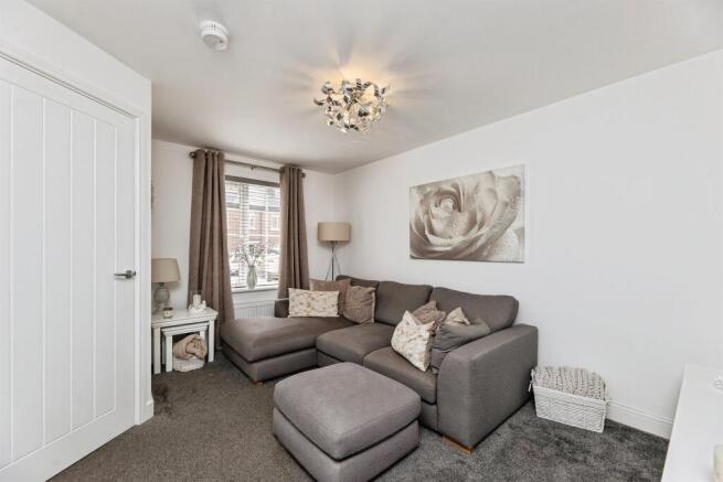 3 bed Town House for sale Image 3