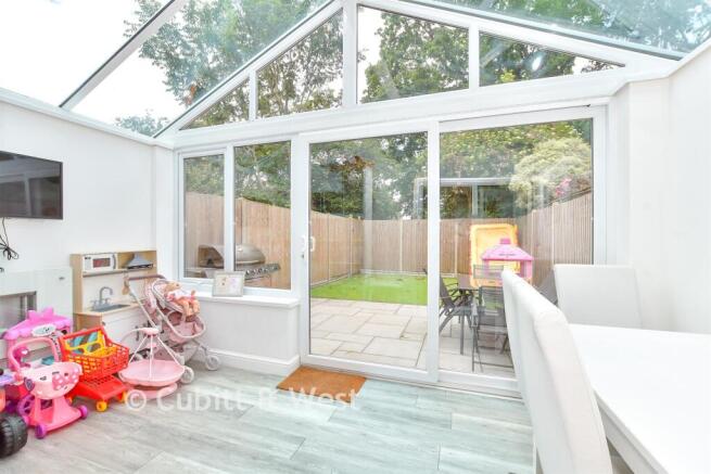 Goldcrest Close, Horndean, Hampshire photo 4