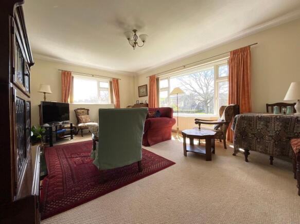 2 bed Flat for sale Image 6