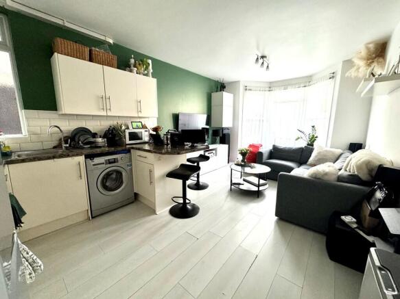 49 Woodgrange dri...