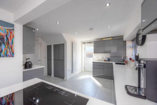 3 bed Semi-Detached for sale Image 10