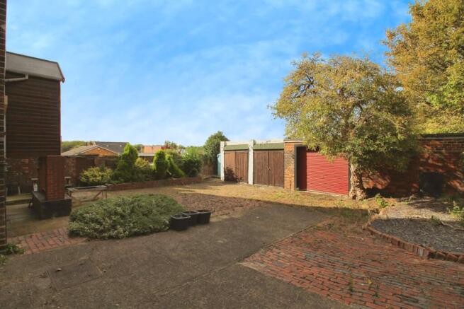 3 bed Semi-Detached for sale Image 12
