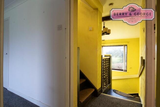 1ST FLOOR LANDING