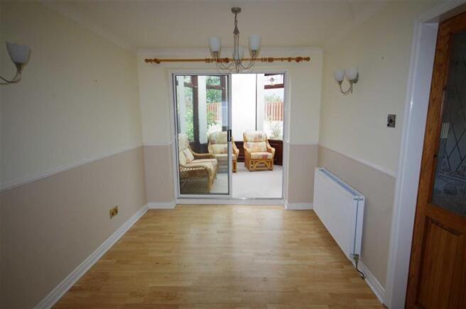 LARGE LOUNGE/DINING ROOM